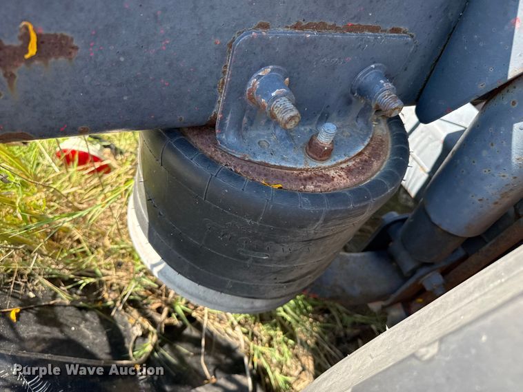 image for item EP0525 1999 Freightliner Century Class semi truck