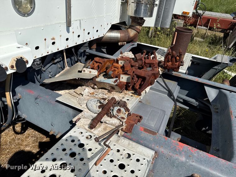 image for item EP0525 1999 Freightliner Century Class semi truck