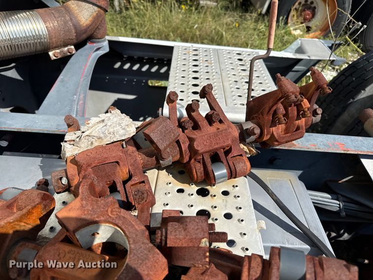 image for item EP0525 1999 Freightliner Century Class semi truck