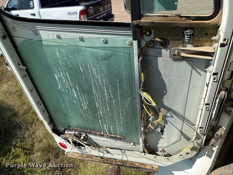 image for item EP0525 1999 Freightliner Century Class semi truck