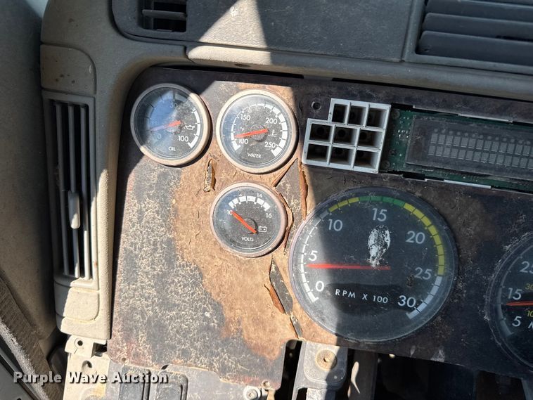 image for item EP0525 1999 Freightliner Century Class semi truck