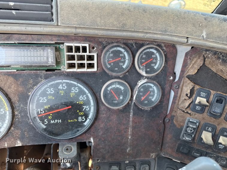 image for item EP0525 1999 Freightliner Century Class semi truck