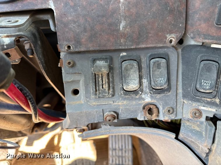 image for item EP0525 1999 Freightliner Century Class semi truck