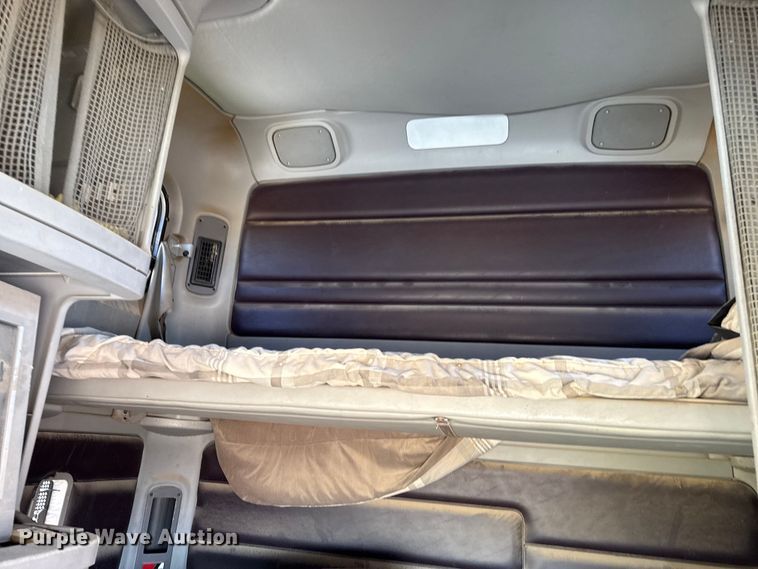 image for item EP0525 1999 Freightliner Century Class semi truck