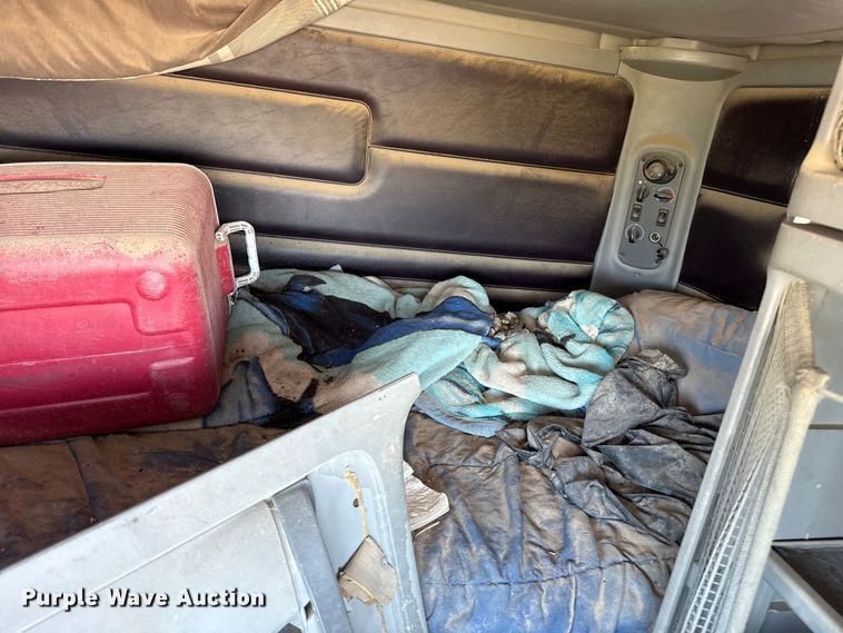 image for item EP0525 1999 Freightliner Century Class semi truck