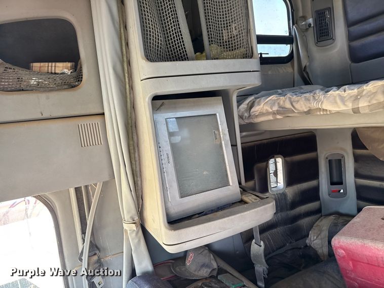 image for item EP0525 1999 Freightliner Century Class semi truck