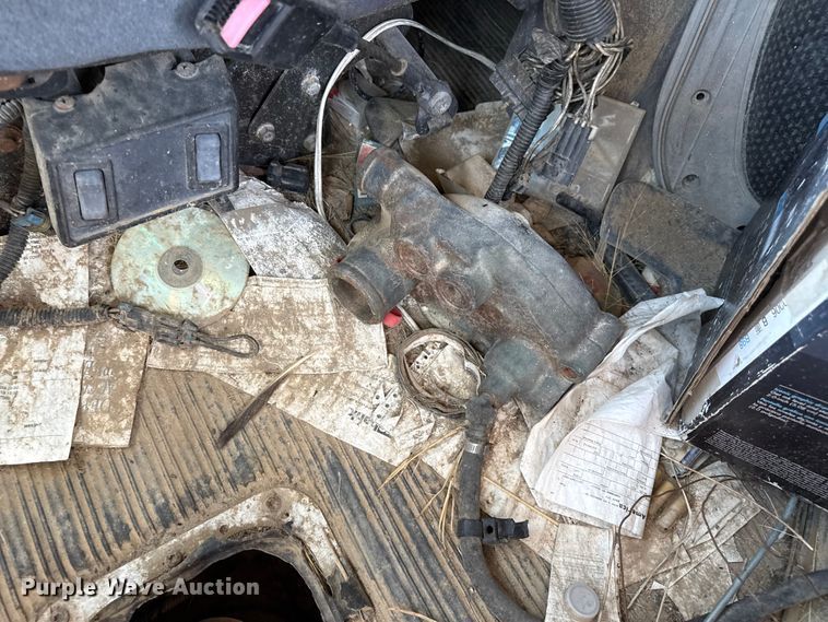 image for item EP0525 1999 Freightliner Century Class semi truck