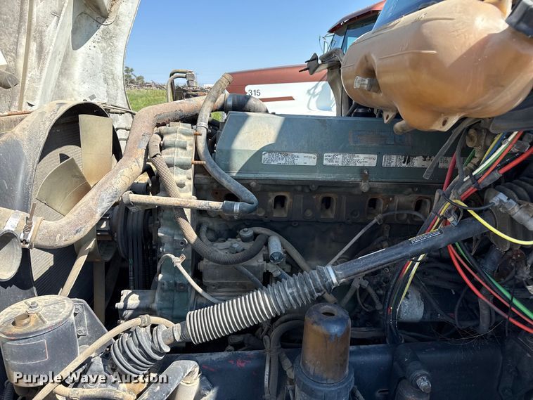 image for item EP0525 1999 Freightliner Century Class semi truck