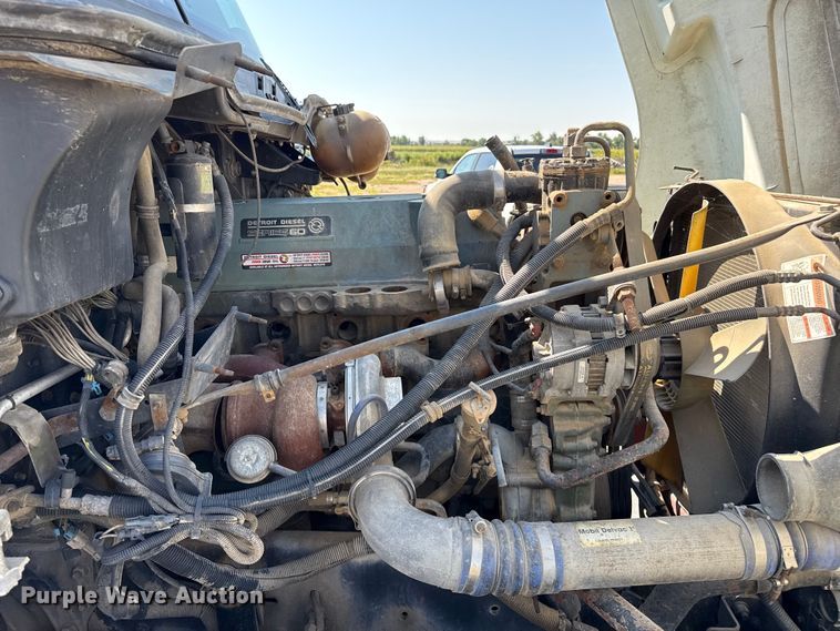 image for item EP0525 1999 Freightliner Century Class semi truck