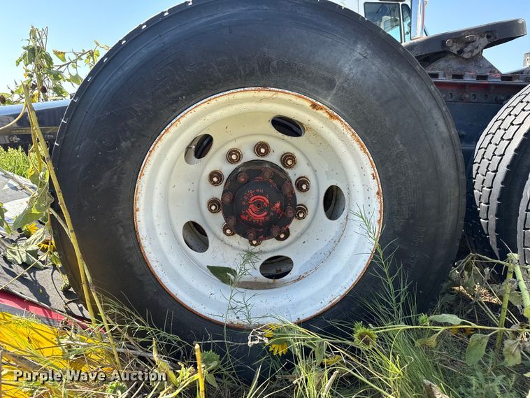 image for item EP0525 1999 Freightliner Century Class semi truck