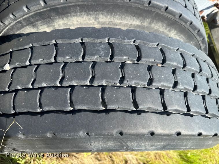 image for item EP0525 1999 Freightliner Century Class semi truck