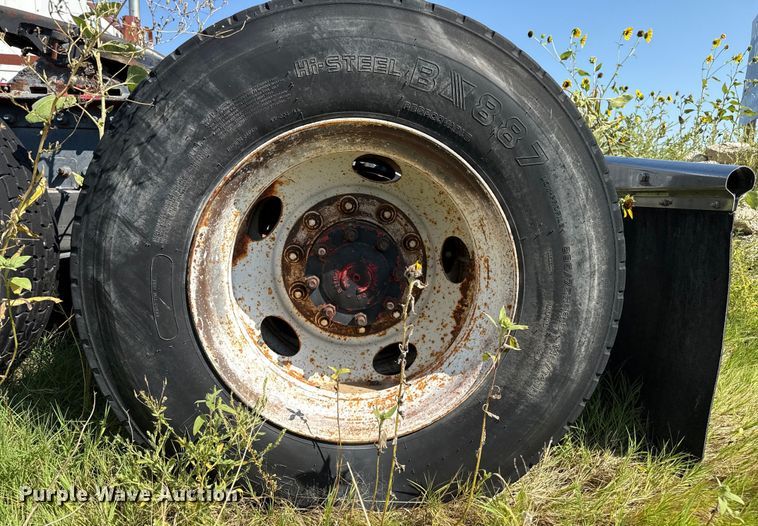 image for item EP0525 1999 Freightliner Century Class semi truck