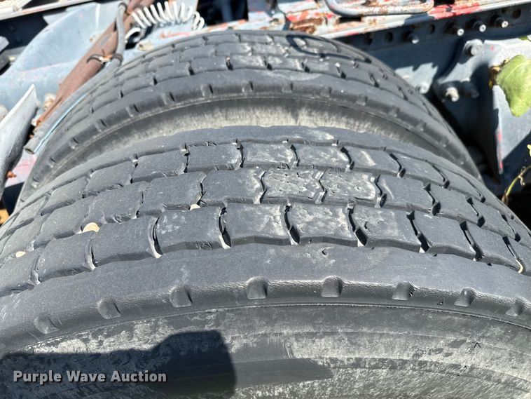 image for item EP0525 1999 Freightliner Century Class semi truck