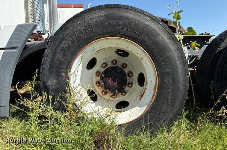 image for item EP0525 1999 Freightliner Century Class semi truck