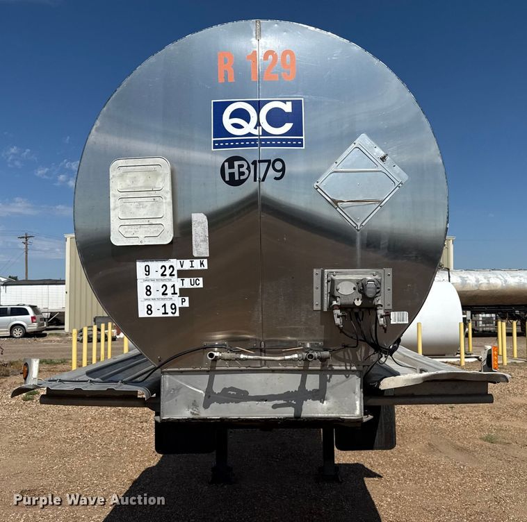 image for item EP0588 2002 Walker tank trailer