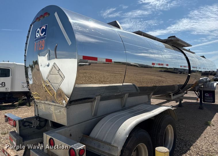 image for item EP0588 2002 Walker tank trailer