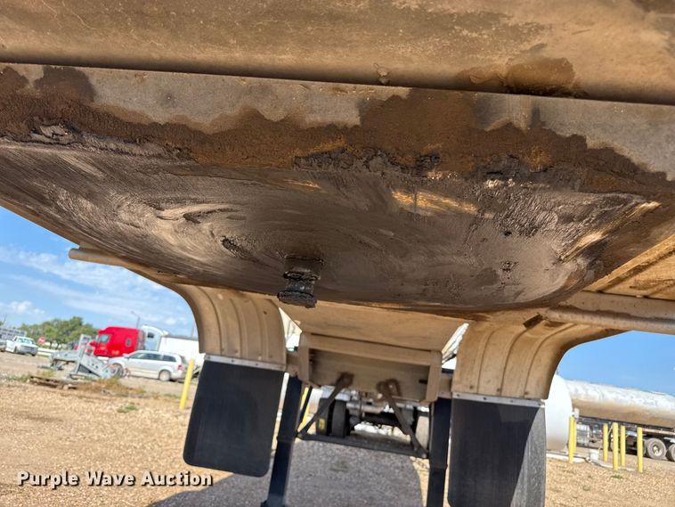 image for item EP0588 2002 Walker tank trailer