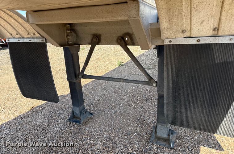 image for item EP0588 2002 Walker tank trailer