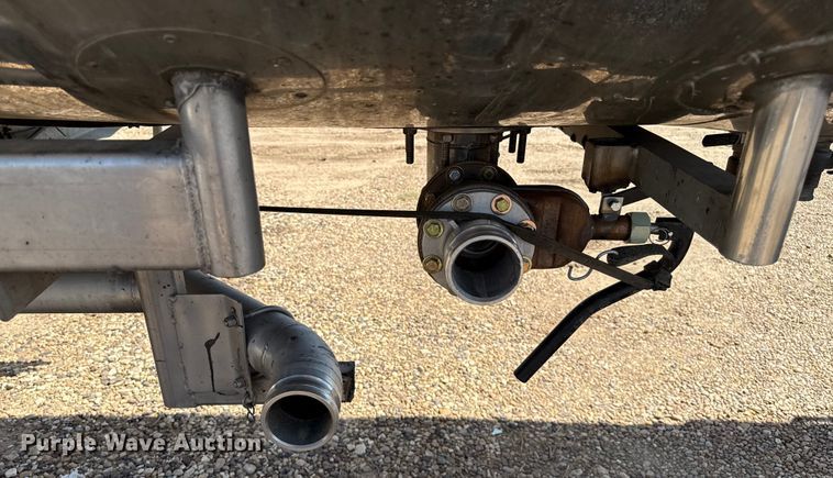 image for item EP0588 2002 Walker tank trailer