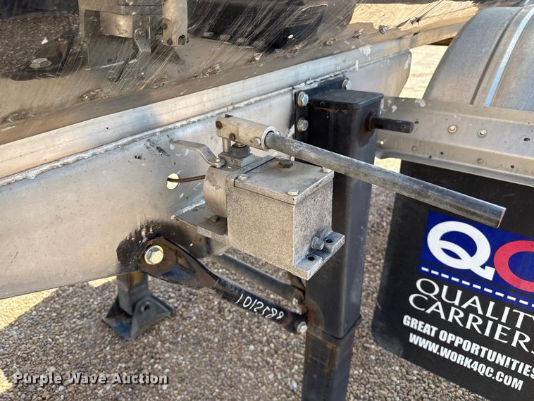 image for item EP0588 2002 Walker tank trailer