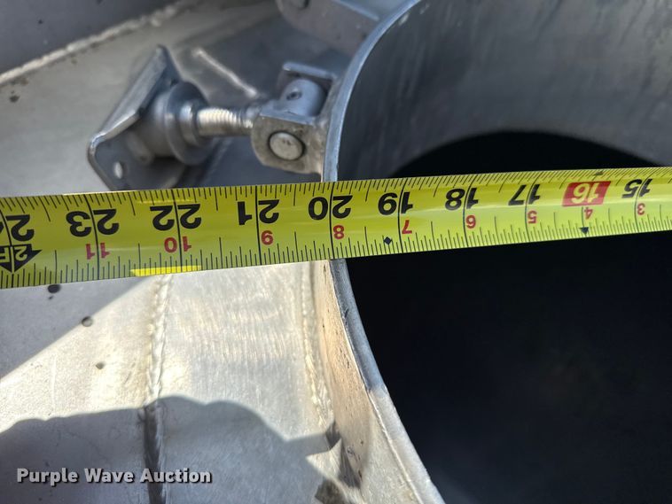 image for item EP0588 2002 Walker tank trailer