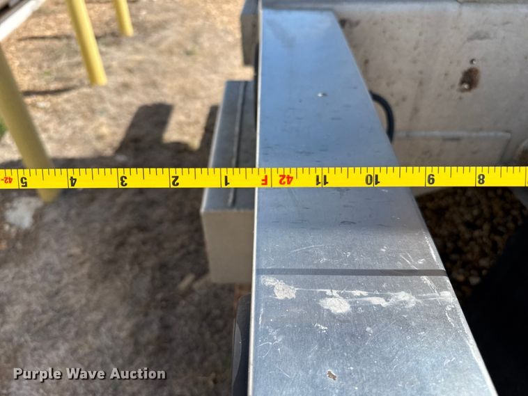 image for item EP0588 2002 Walker tank trailer