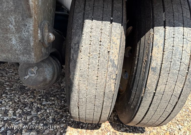 image for item EP0588 2002 Walker tank trailer