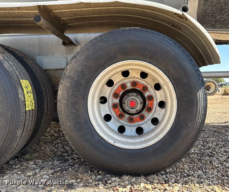 image for item EP0588 2002 Walker tank trailer