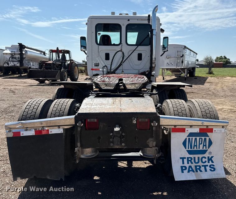 image for item EP0590 2013 Freightliner Cascadia 125 semi truck