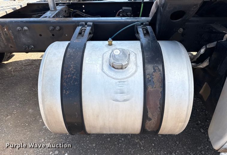 image for item EP0590 2013 Freightliner Cascadia 125 semi truck