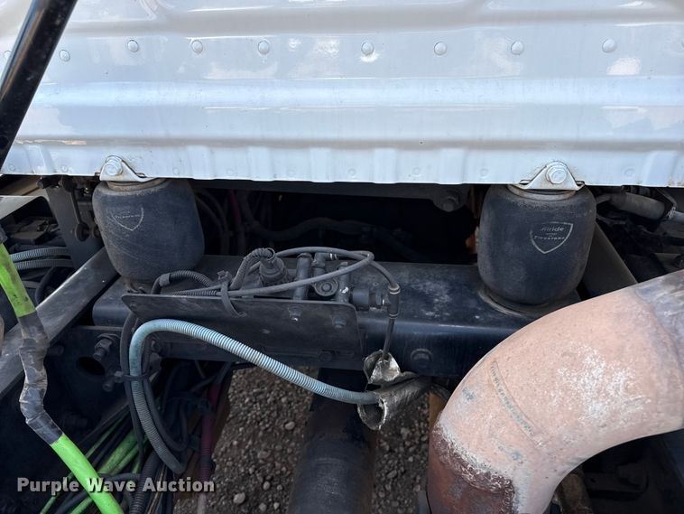 image for item EP0590 2013 Freightliner Cascadia 125 semi truck