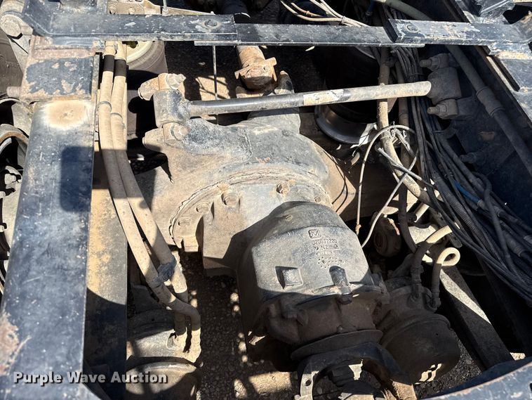 image for item EP0590 2013 Freightliner Cascadia 125 semi truck