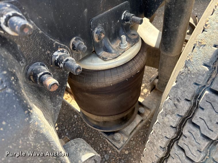 image for item EP0590 2013 Freightliner Cascadia 125 semi truck