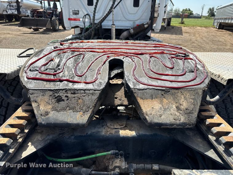 image for item EP0590 2013 Freightliner Cascadia 125 semi truck