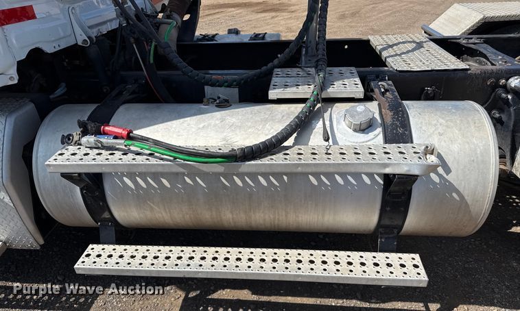 image for item EP0590 2013 Freightliner Cascadia 125 semi truck