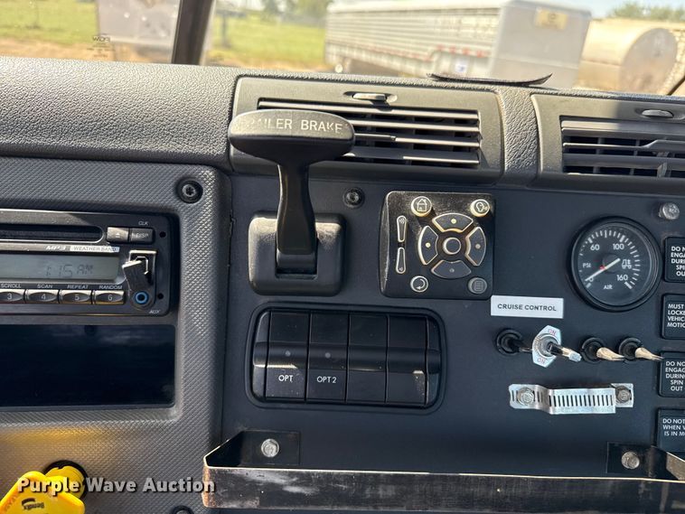 image for item EP0590 2013 Freightliner Cascadia 125 semi truck