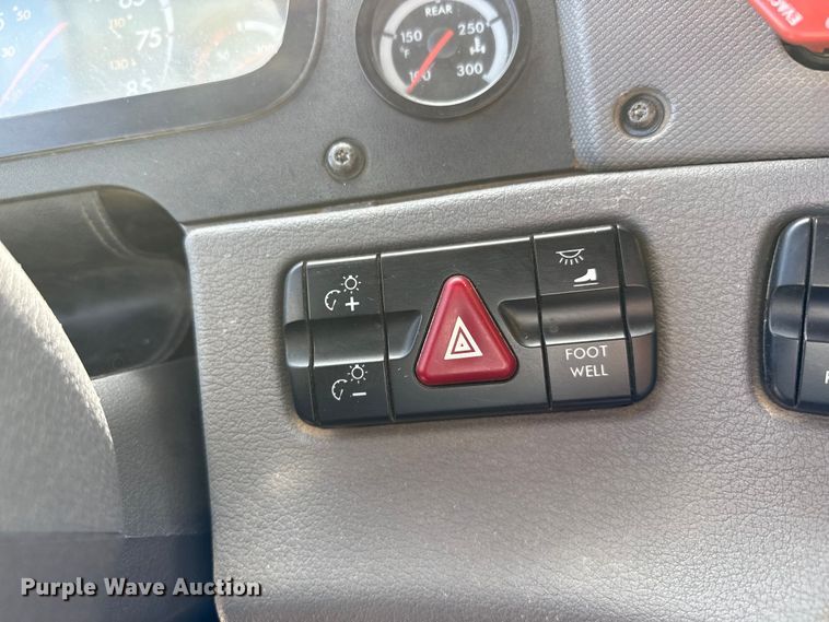 image for item EP0590 2013 Freightliner Cascadia 125 semi truck