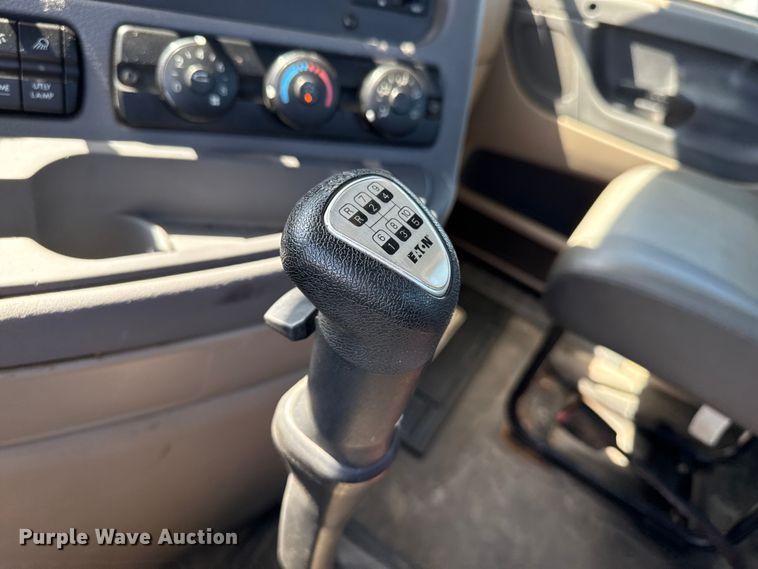 image for item EP0590 2013 Freightliner Cascadia 125 semi truck