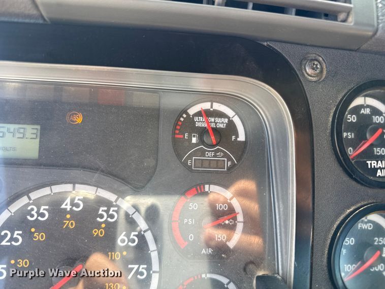 image for item EP0590 2013 Freightliner Cascadia 125 semi truck