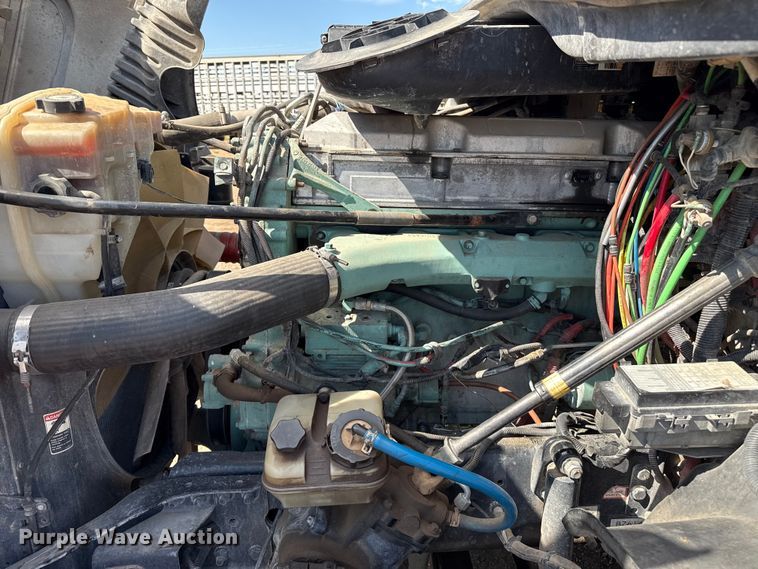 image for item EP0590 2013 Freightliner Cascadia 125 semi truck