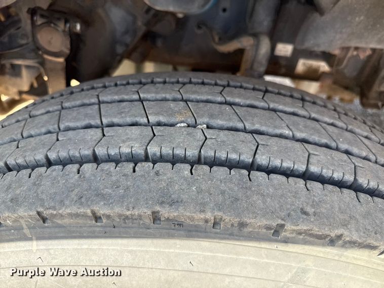 image for item EP0590 2013 Freightliner Cascadia 125 semi truck