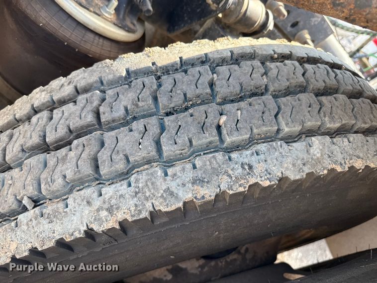 image for item EP0590 2013 Freightliner Cascadia 125 semi truck