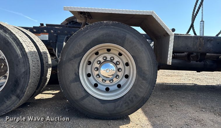 image for item EP0590 2013 Freightliner Cascadia 125 semi truck