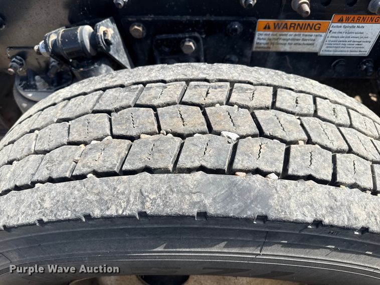 image for item EP0590 2013 Freightliner Cascadia 125 semi truck