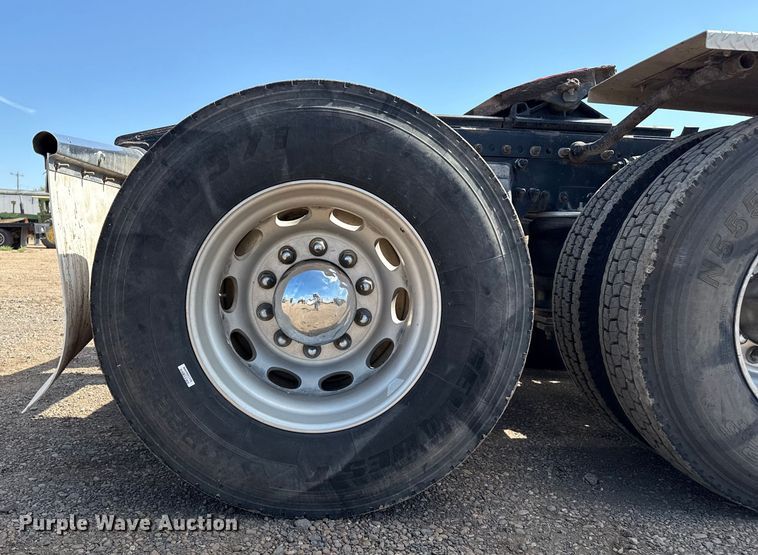 image for item EP0590 2013 Freightliner Cascadia 125 semi truck