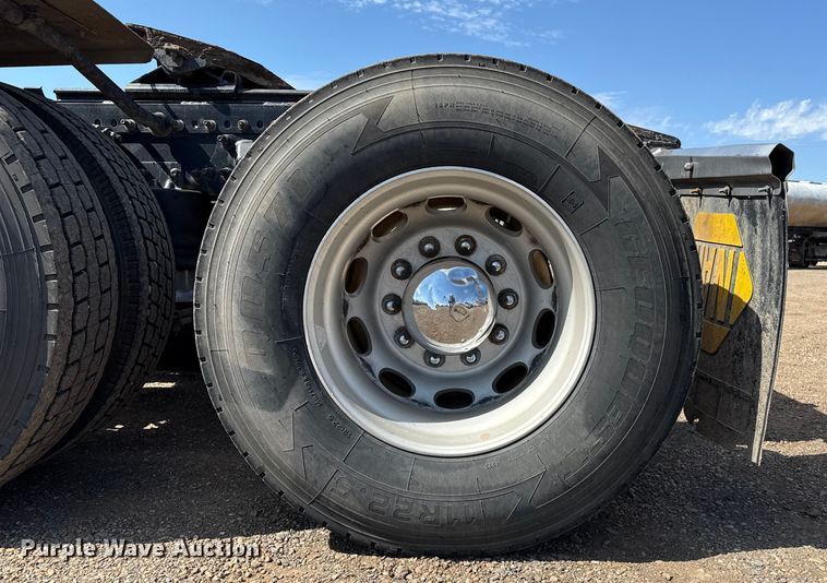 image for item EP0590 2013 Freightliner Cascadia 125 semi truck