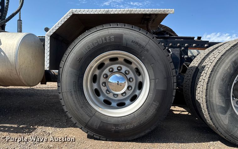 image for item EP0590 2013 Freightliner Cascadia 125 semi truck