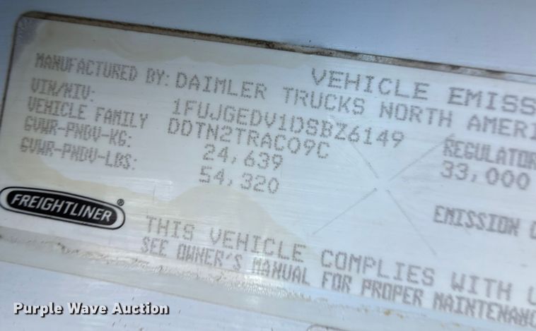 image for item EP0590 2013 Freightliner Cascadia 125 semi truck