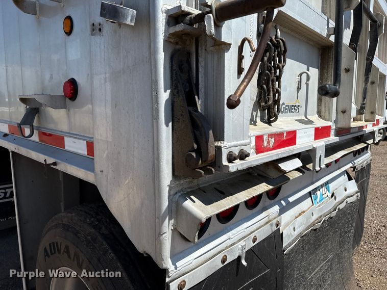 image for item EP0592 2003 East end dump trailer