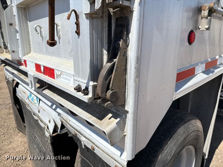 image for item EP0592 2003 East end dump trailer